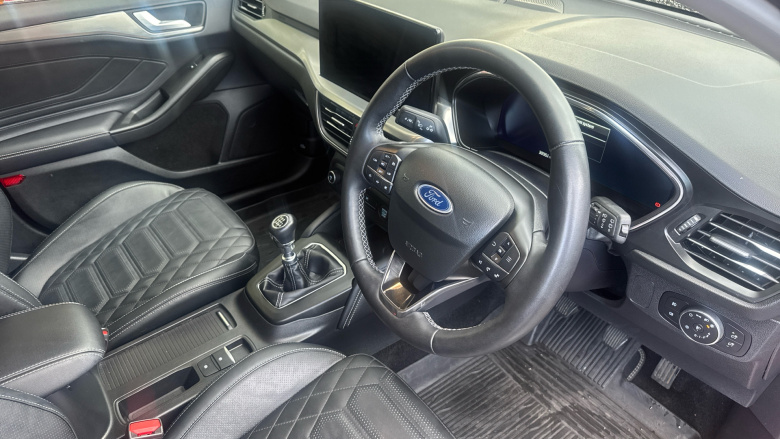 Ford Focus 1.0 EcoBoost Hybrid mHEV 155 Titanium Vignale 5dr Petrol Hatchback